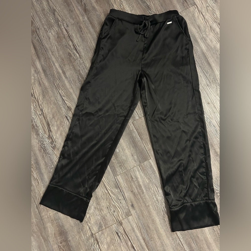 Tahari woman’s silky black pajama pants